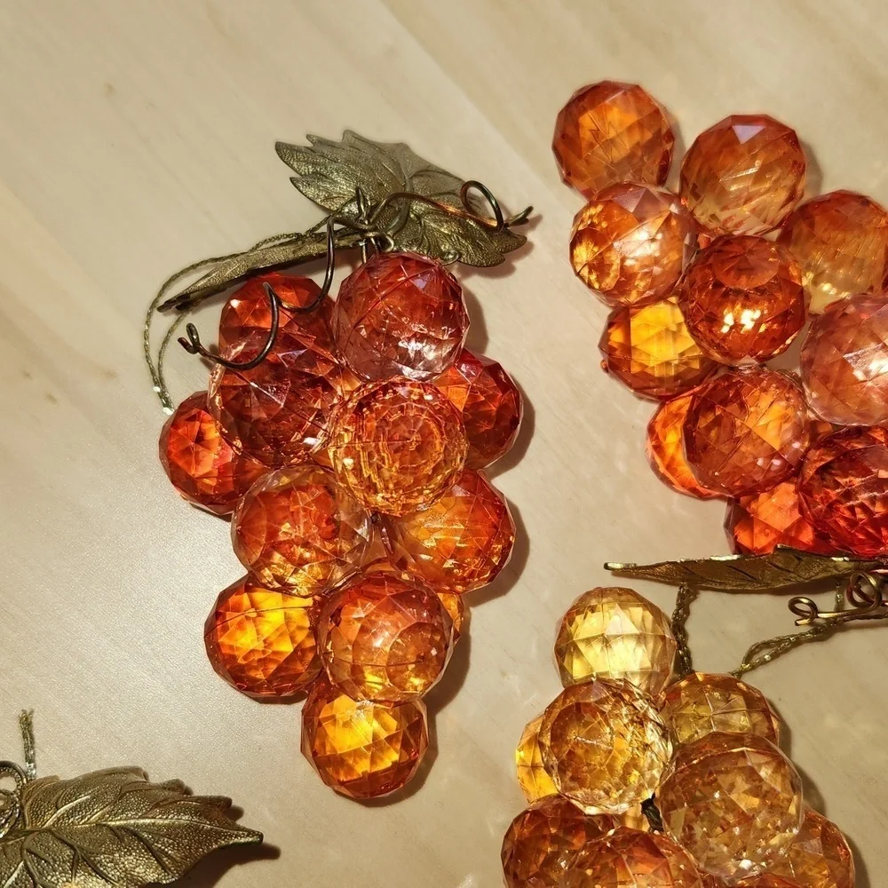 Lot of 7 Vintage MCM Acrylic Lucite Faceted Colored Grape Clusters with leafes